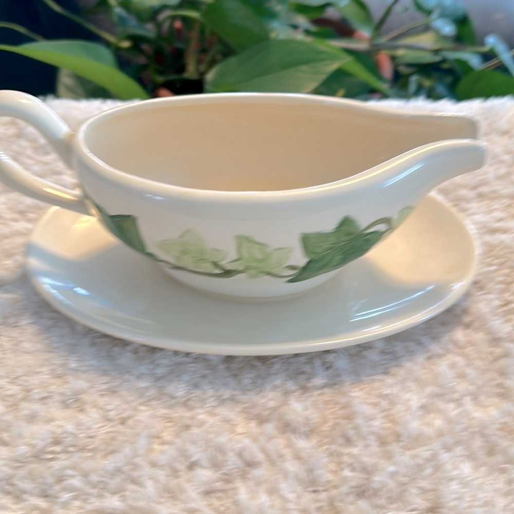 VINTAGE Franciscan Earthenware gravy boat with attached plate.